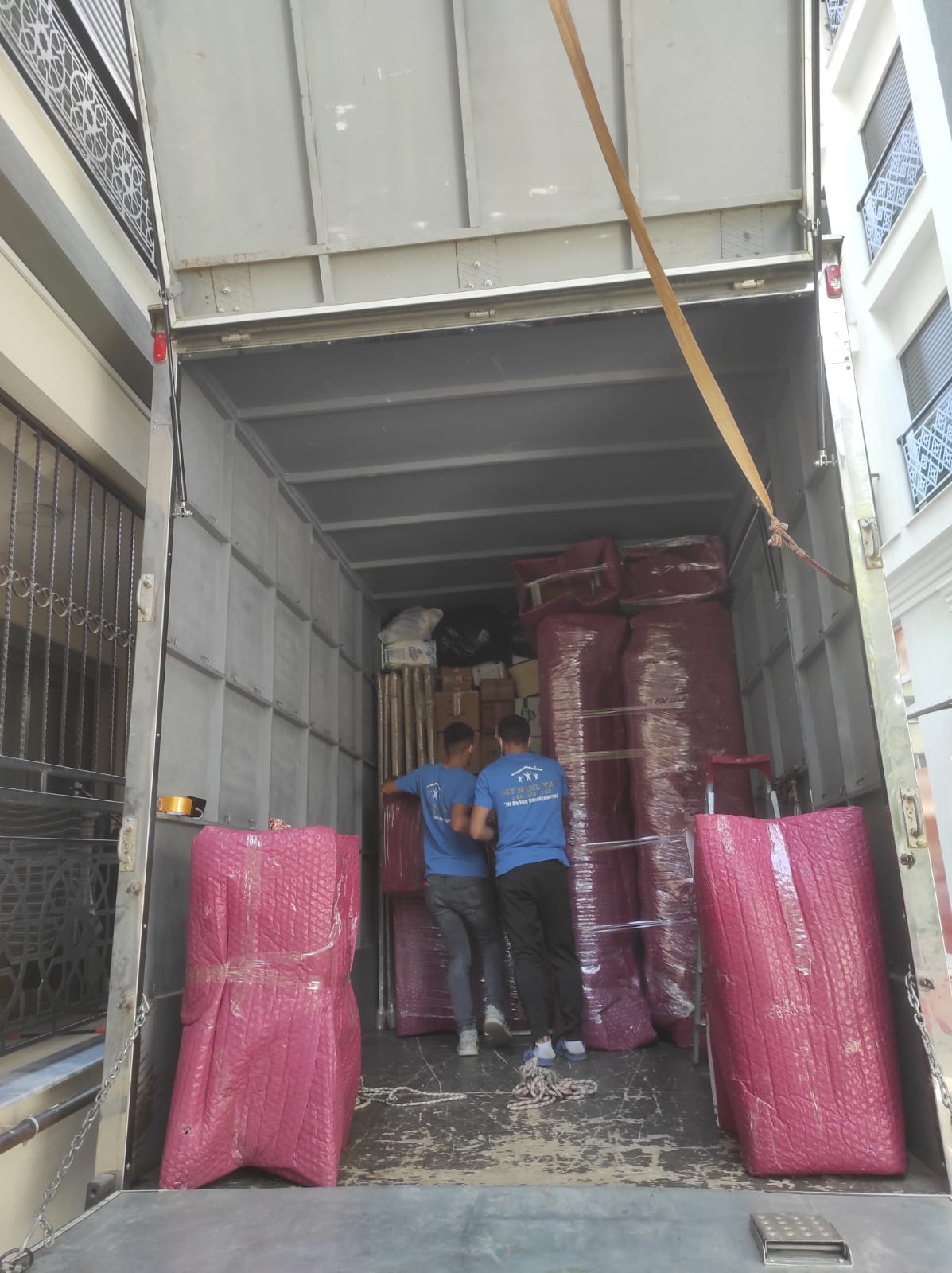 İzmir Evden Eve Nakliyat Hizmetleri: Profesyonel Taşıma ve Montaj Kolaylığı