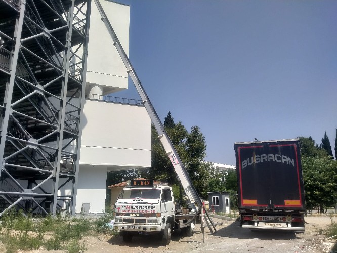 Balçova Asansör Kiralama: Güvenli ve Hızlı Taşınmanın Adresi