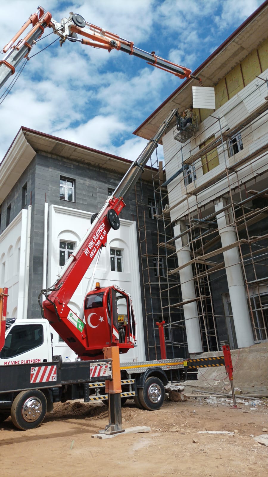 Bayraklı Sepetli Vinç Kiralama Hizmetleri