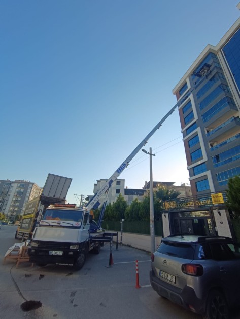 İzmir Asansörlü Ev Taşıma Şirketleri: Güvenli ve Hızlı Taşınmanın Profesyonel Yolu